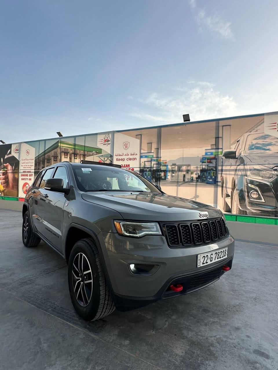 السلام عليكم 
جيب كراند شيروكي ترايل هوك 2020 لون سمنتي 
Jeep Grand Cherokee (Trailhawk) hemi 5.7
رقم اربيل بأسم شركة تريد تحويل تريد وكالة 
وارد كندي حادث جاملغ وبنيد بدون شاصي  وبيها بارد بالباب خلف السايق
 كير مكينة كفالة من كلشي 
فول عدا الرادار الامامي 
مكينة 8 سلندر 5.7
فتحة بنوراما 
جكات بلادي (چوبلس)
رادار خلفي 
رادار جانبي (نقطة عمياء)
كشنات جلد مطرز 
كشنات امامي تدفئة تبريد خلفي تدفئة 
كشنات كهربائية 
ستيرن كهربائي 
ستيرن تدفئة 
خزن وضعيات (ميموري)
مرئي قلاب 
مرايات شفط 
صندوك كهربائي 
5 وضعيات قيادة 
4 ويل /2 ويل 
وباقي مواصفات الترايل هوك معروفة 
ماشية 60 mi 
السعر 245 وماكو هيج سعر 
***********
***********
