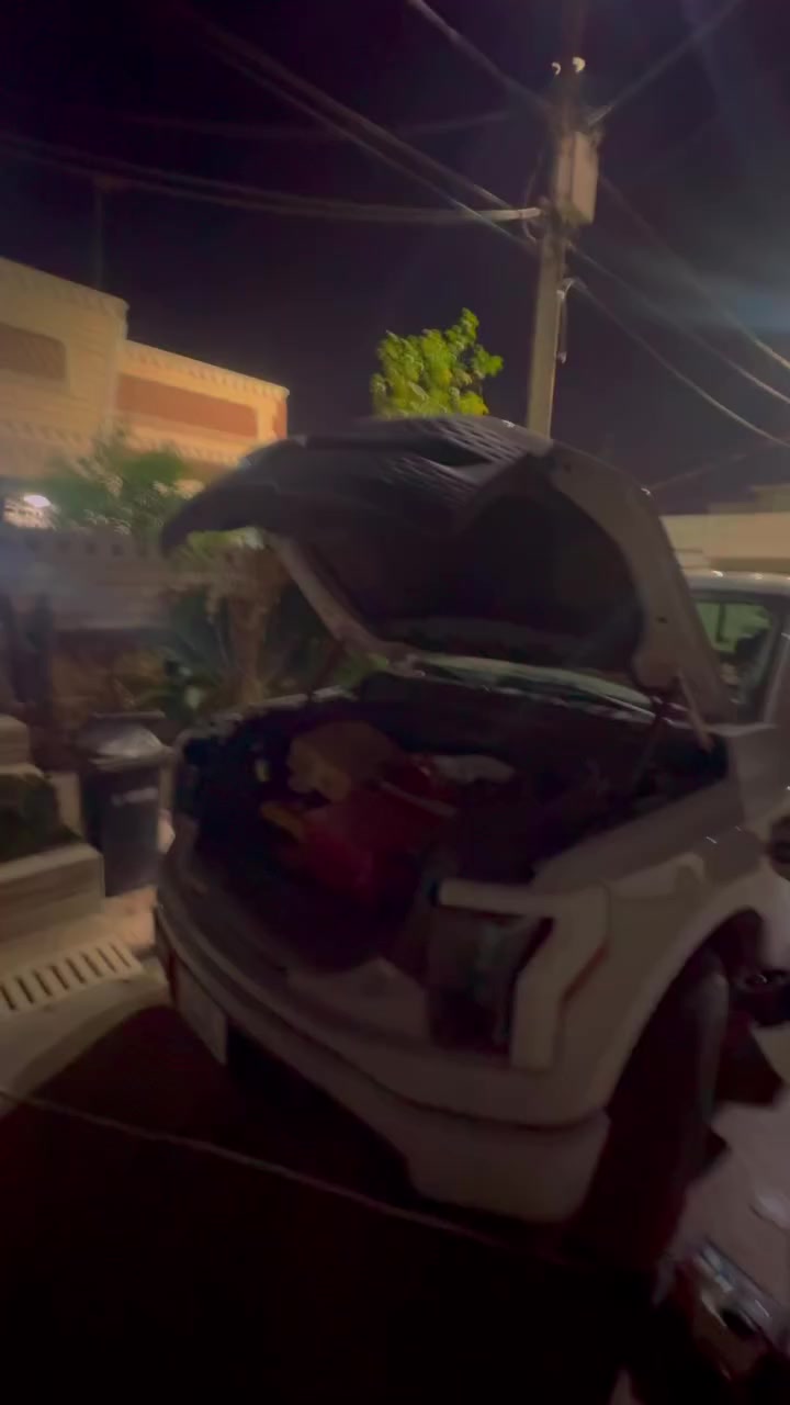 السلام عليكم رمضان كريم 
توفر الان شواحن لحميع انواع السيارت الكهربائية 
تيسلا باسفيكا نيرو سبورتج اوتلاندر
***********
