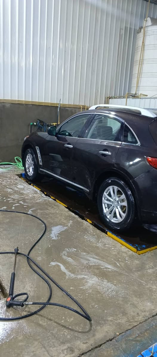 السلام عليكم للبيع نيسان انفنتي موديل ١٠ السيارة فول مواصفات مكينه كير تبريد صدر تخم  تاير بيه صبغ ربع جاملغ وربع من البنيد بدون دواخل ولا كل شي هزه وسنويه جدد باسمي السعر ١٢٠ وبي مجال للاتصال ‏‪***********‬‏
