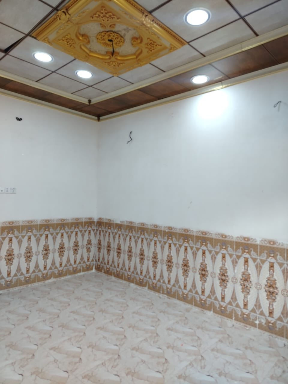 ١٠٠ طابق واحد  متر نظيف جدآ
منطقة الـ ٥٨ خلف مدرسة علماء المستقبل 
سعر الايجار ٢٥٠ الف قفل 

علما ان الماء والكهرباء على صاحب الدار 

الاتصال على الرقم 

***********
