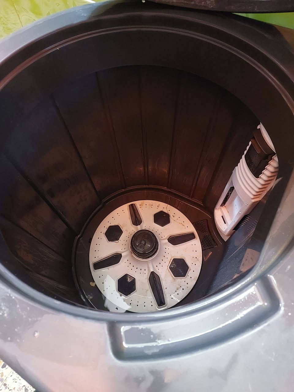 غسالة نوعيه جديده شغاله بلادي شركه جيب. وياك مصلحه ١٧حجمه وزن حقيقي ‎0774 977 4229
