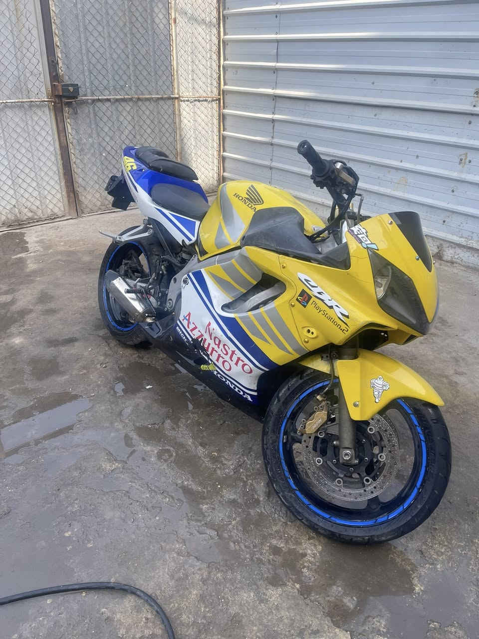 للبيع دراجة أفوراي F4i 46 مكفولة كفالة عامة
الدراجة نظيفة وممشيها مضبوط،
المكينة ممفتوحة ومكفولة كير ومحرك، أو شلعة وبطناش عليها.
ستيرن رياضي + أوكشن خلفي رياضي،
باقي الدراجة كلها بلادية.

الكفرات بيها كم شخط بسيط فقط،
التايرات جدد.
عندي دوسة گير جديدة، ما مركبتها بعد، أنطيها هديه ويا الدراجة.

الدراجة ما ناقصها شي غير الخيال وتركب وتمشي،
جاهزة للاستعمال بدون أي صرف.

للي يريد دراجة قوية ومضمونة وبسعر مناسب٢٢ وبيها مجال 
مكاني بغداد حي الاعلام ***********
