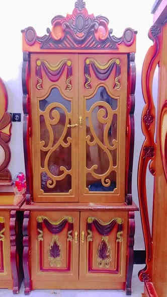 غرفه للبيع لسعر 750وبيها مجال رقم هاتف ***********
