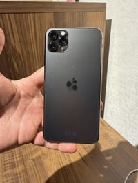 ايفون ١١ برو ماكس لون اسود ذاكرة 256 سيم كارت واحد وكلة بلادي ممبدل بي...