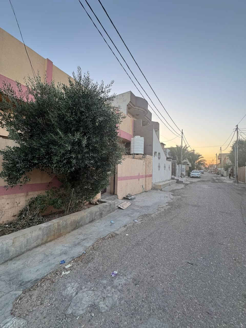 دار للايـجـار  فـي المزرعه

🏗️📍المــــــــوقع// فـي المزرعه فرع مقابيل عمر تركي 

✏️المســـــاحة// 200م

بـنـاء ( متوسط صالح للسكن

🧱الـدار // يحتوي علي

 (غرفة نوم 3➕هول➕ مطبخ➕ استقبال ➕ مجمعات صحية  خارجي و داخلي 

السعر : 250  الف
🏫نستقبل جميع عروض البيع و ترويجها بإعلانات 

للمزيد من التفاصيل الاتصال او المراسلة خاص  ***********
 📍موقع المكتب  📌 خانقين - المزرعه
خلف جامع الهدايه
