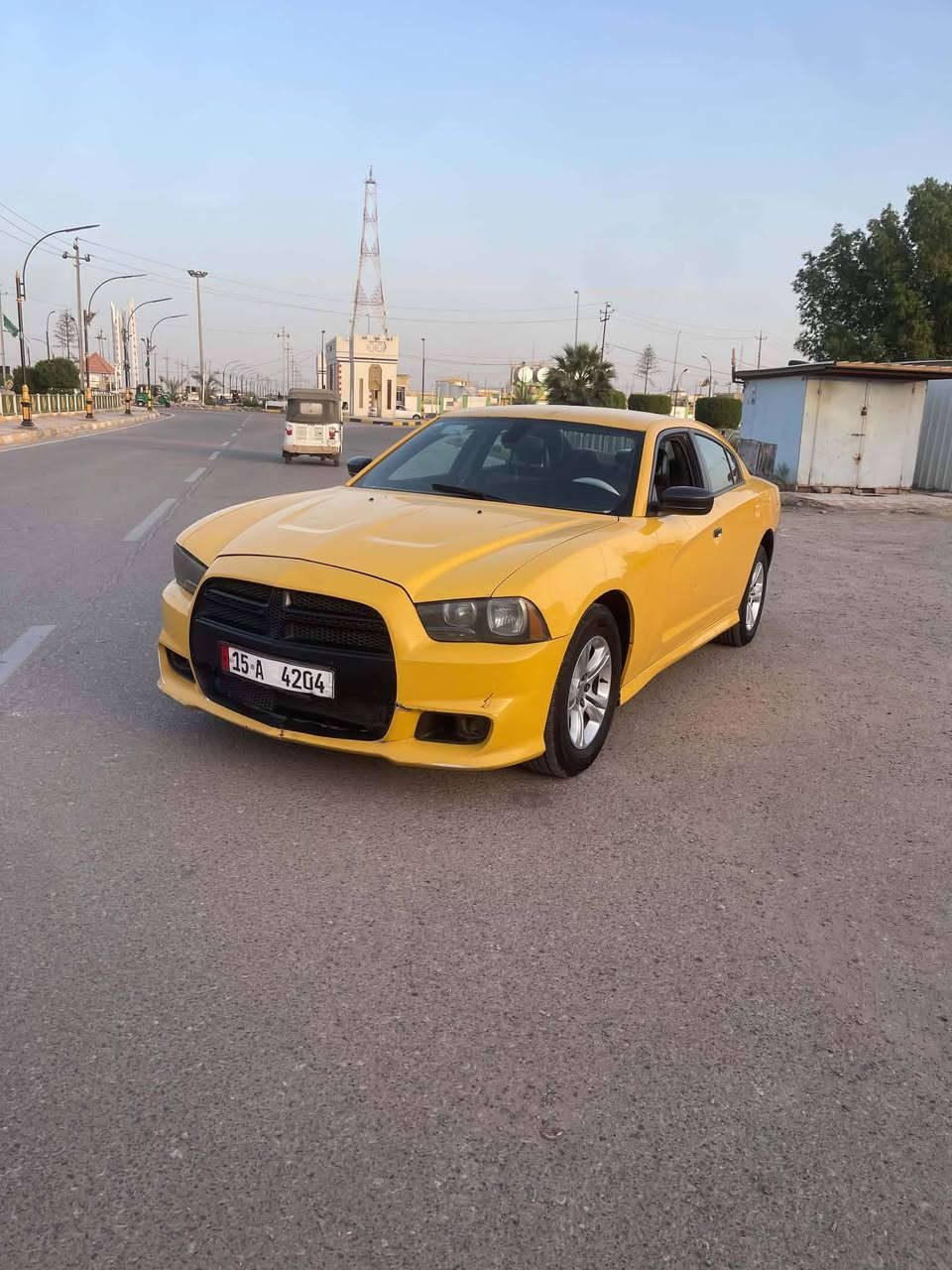 السلام عليكم 
جارجر 2012 
رقم انبار انكليزي
هيئه وغرامات مصفره 
حادثه  جاملغ وبنيد  وجاملغ خلفي بيه تصليح 
السياره كير ومكينه وكفولات 
كير عصه 
كشنات حضن 
شاشه كبيره 
تبريد ثلج 
 السعر 130 وبيه مجال 
مكاني ذي قار قلعه سكر 
***********
