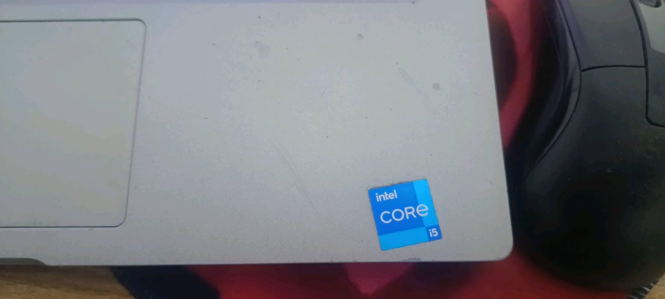 لابتوب dell معالج core i5 مناسب للبرامج القوية مثل تصميم مونتاج برمجة ريندر وجمع البيانات سرعة عالية بسعر 450الف دع بس يوجد توصيل ... *********** call me