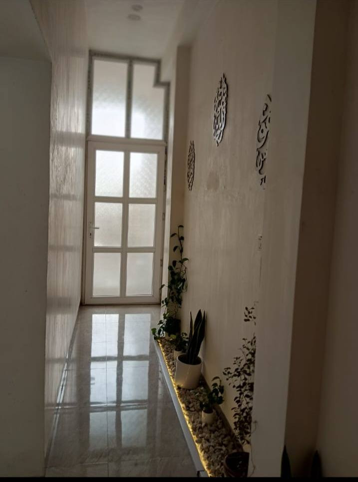 دار للبيع في حي الجهاد الامانة شارع عرض ١٥ متر مع رصيف ٤ متر المساحة ١١٠ متر طابو صرف بناء حديث منفصل نقص واجه فقط للاستفسار ***********
