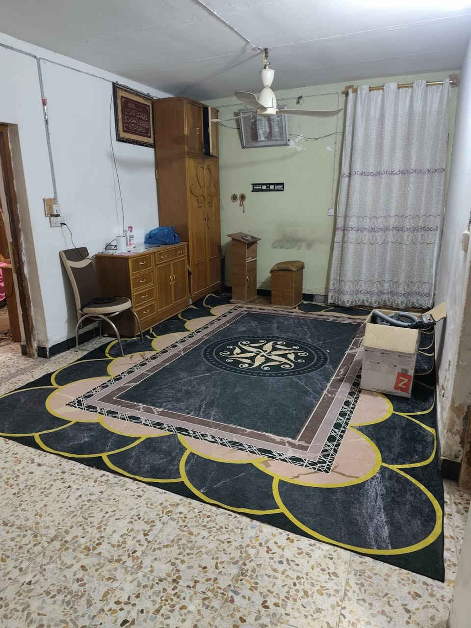 مكلف بلنشر بيت طابو صرف للبيع مساحته ٢٦٣م صاله ٣غرف نوم كلدور ومطبخ وصحيات مكانه شارع اثمانين قرب مدرسة عمر بن عبدالعزيز للاستفسار الاتصال بالرقم ***********
