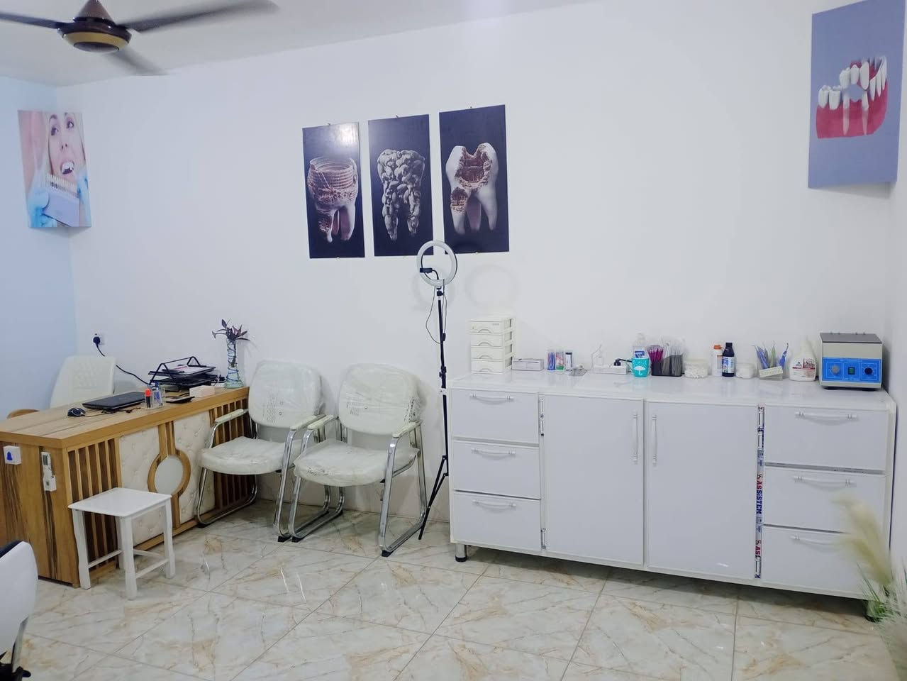 عياده للبيع مكتمل من كل الاجهزة كراسي اسنان عدد 2 اوتكليف بي 18 لتر الحديثة استخدام سبعة أشهر للبيع
للاستفسار 
***********
