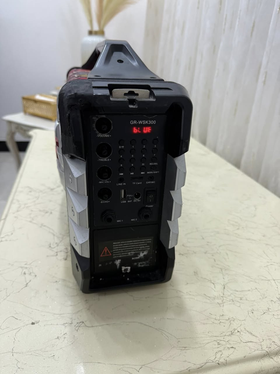 شغال و عالشحن 
العرض ٤٠ سم
يعمل عالبلوتوث و يستقبل مايك
السعر ٥٠


**إذا كنت صاحب هذا الإعلان وتريد حذفه لأي سبب، رجاءا أرسل رسالة إلى الدعم الفني**