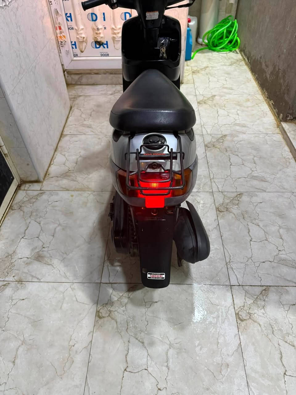 بطه 2003 للبيع السعر ١١٠ مستعجل ولله  فقط صار شهر ونص من خذتها من الخاويه اي نقص مابيها برغي ممفتوح بيها وهذا رقمي
***********
