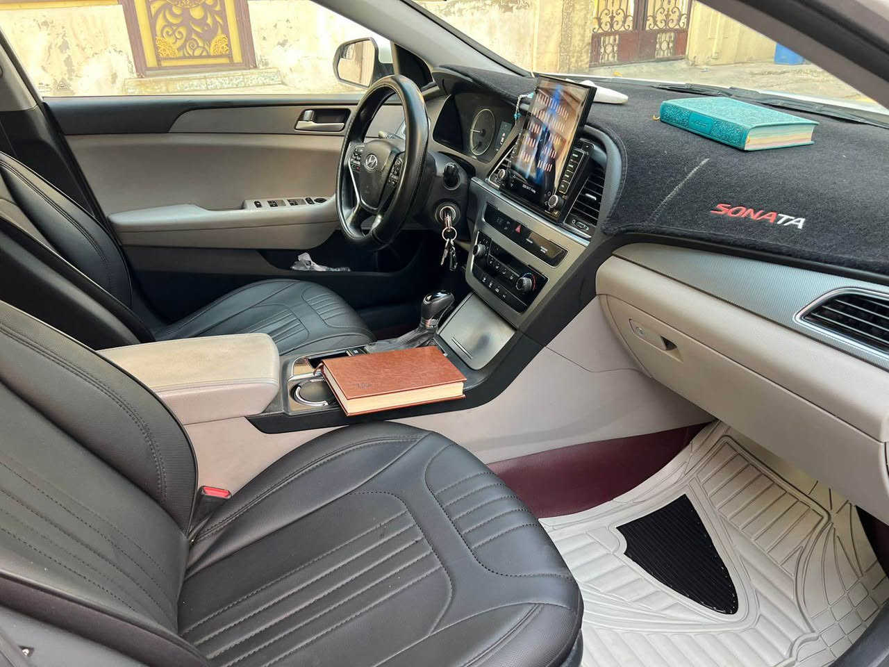 السلام عليكم جميعا
عندي سوناتا ٢٠١٥ شكل ال١٧
ابيض امريكي رقم اربيل باسمي
وكاله او تحويل اني حاضر
0 7 7 7 9 6 4 8 4 8 8 
‎سياره كلش حلوة و رزنه مكينة ٢٤٠٠ 
كير ومحرك ممتاز 
شاشه وسطيه كبيره وشاشه سرعه 
حساس تايرات
كلشي بيهه جديد ومبدل 
تخم تاير
صدر جديد وقواعد دبل وكل هذي السوالف
مودات قياده
مثبت سرعه
كشنات جلد وارضيه جلد
لايتات امامي جديد
باتري جديد
عبوه فيتماب وفلتر جدد الاصلي(٢٥٠ الف)
سلف جديد
ماء راديتر وغسل منظومه كامل جدد
تصفير فلنجات قبل شهر ودسكات ٤ تايرات وبلنص يعني رزانه تمام
ضربة امريكا البنيد فقط من فوك 
وبالعراق البنيد طار عدنا وطخ بدايه القماره صبغ قليل مو تعديل ولا ضربه 
النقوصات 
كمبريسر فقط (التبريد ثلج امانه الله وكله منظومه جديده حتى فاتح دشبول ومبدل فريز بس احترك بعد هسه ورايد ابيع الي يشتري انزله فلوسه)
السياره ترايهه وين ميعجبك
بنزين فقط محسن ما اخلي عادي
دهن Adinol سعره ٩٠ الف مشايفة غير دهن من مركز الثقة
المكان كرادة مريم رقمي 
***********
اسف على الاطاله
السعر (١١٣) $ 
اسف على الاطالة بغداد, العراق
