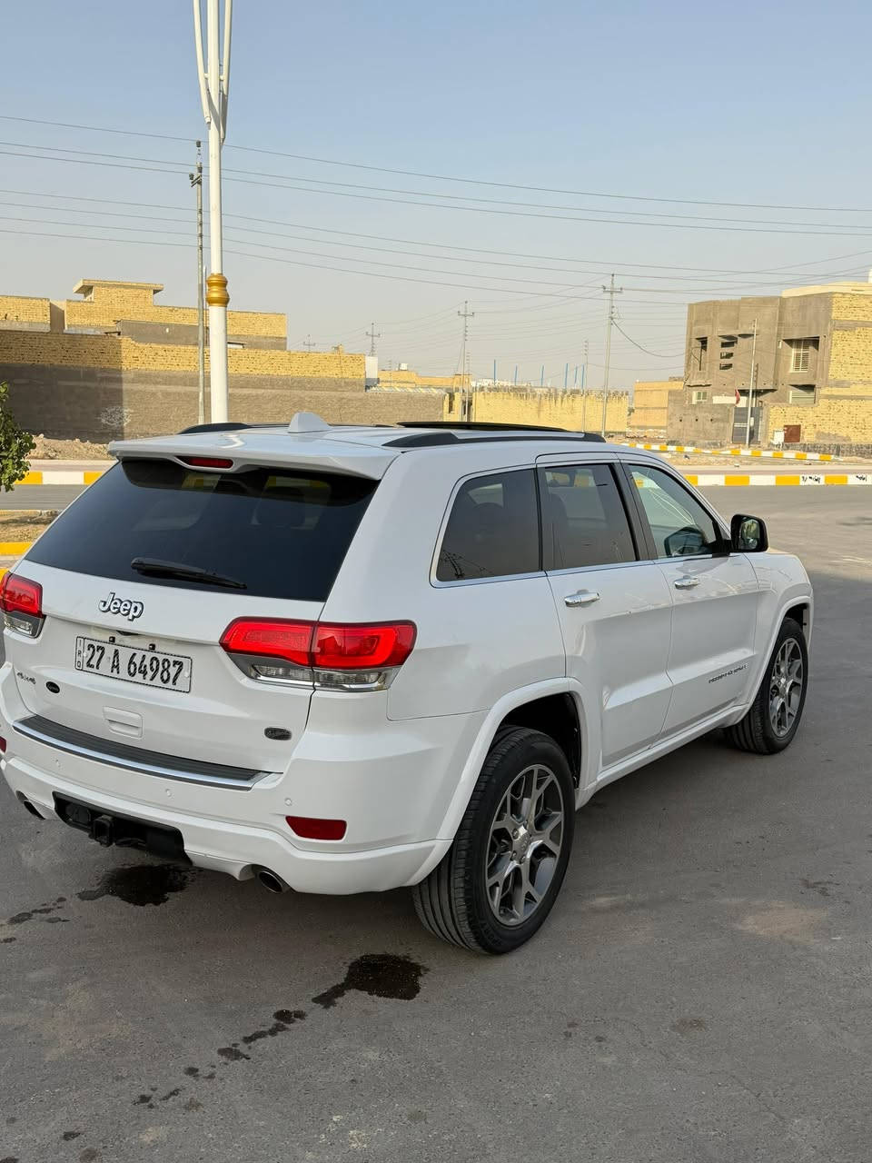 السلام عليكم جيب كراند شيروكي اوفر لاند فول مواصفات موديل 22 اصل 15 رقم ذي قار انكليزي 
جاهزه للأخير بدون اي نقص كفاله بدون تبديل بدون فتح فقط داير جاملغ خلفي صبغ ماشيه السعر 200 وبيه مجال مكان السياره الناصريه المركز للأستفسار اكثر اتصل وتدلل ***********

