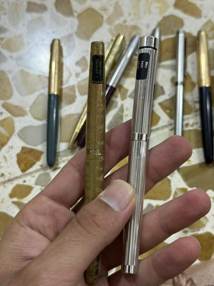 مجموعة اقلام للبيع
صناعة أمريكية 
عدد 11
2   سلية ذهب عيار 585/ 14.K ماركة شيفر
ماركات/ شيفر / باكر/ 
بيع شلع
يوجد توصيل لجميع المحافظات 
***********
