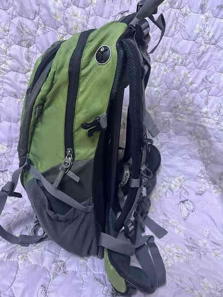 يالله 
جنطة جبلية اصلية نضيفة حيل حجم وسط 
يوجد توصيل 🚚 
السعر خاص أو واتساب 0 751 243 4309‬
