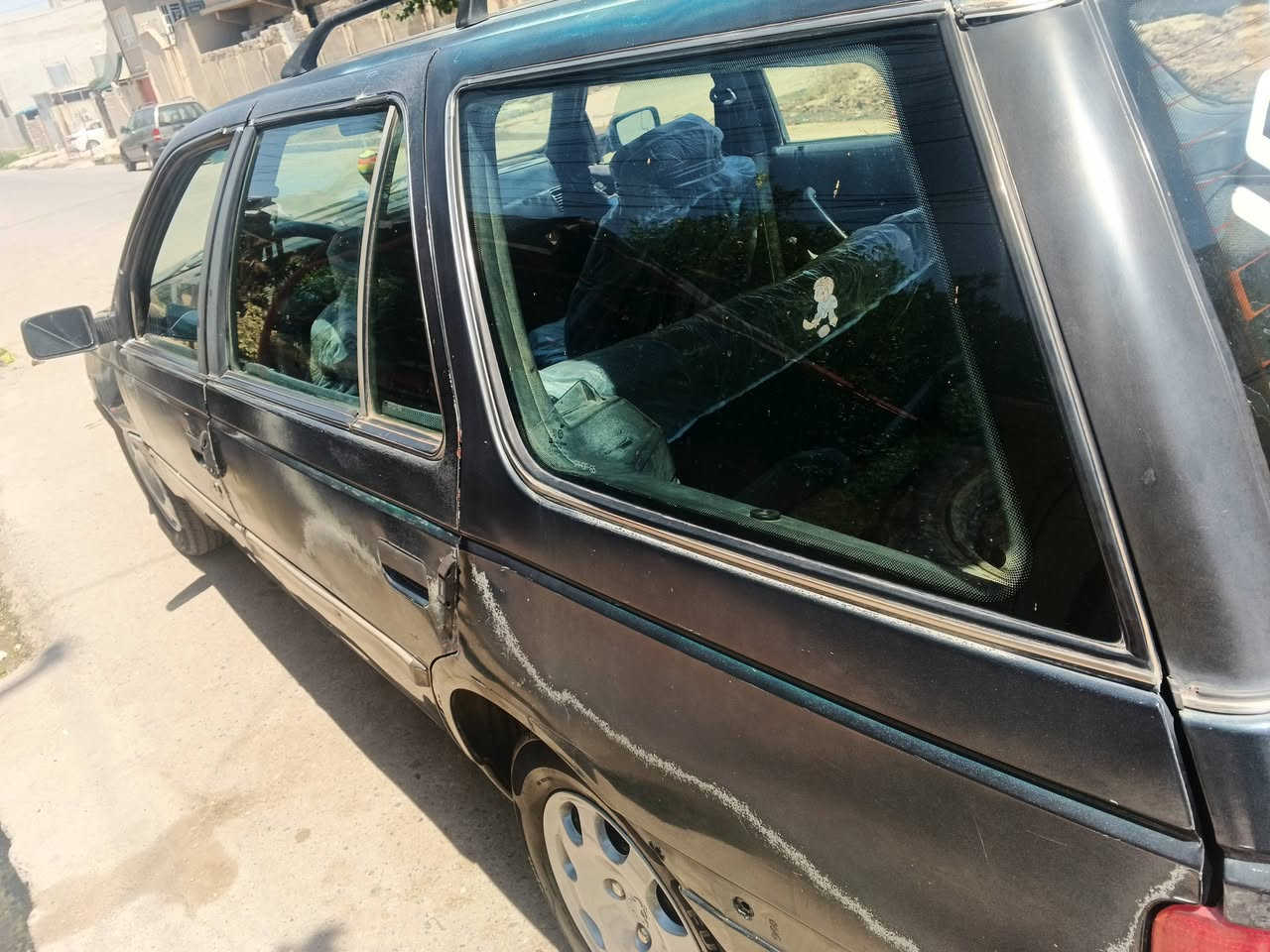 بيجو 405 مكينه بيها بدايه نفخ وايرمنيه شغاله سياره بدون صبغ بها تقحيم بيها تخيل كربون مال تخومه تعبان سياره شغاله شرط الوكاله.    ***********.     سعر 11
