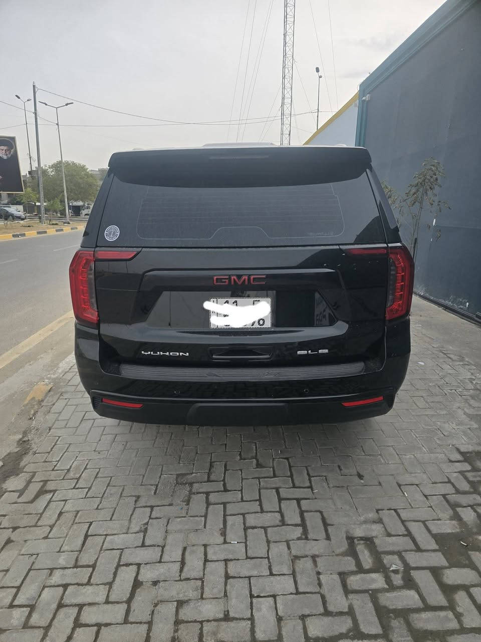 السلام عليكم اخوان جمسي بيع او مراوس موديل ٢٣ ماشيه ٨٠ الف وكاله المنصور خليجي فئه sle مواصفات معروفه جنطه شفط ويل ٢٢ تخم تاير برجستون وبقيه المواصفات معروفه السياره مكفوله محرك وكير وصدر بس بيه شخط فوك الدوسه ممصلح على وضعه السعر ٤٦ للاستفسار ***********
