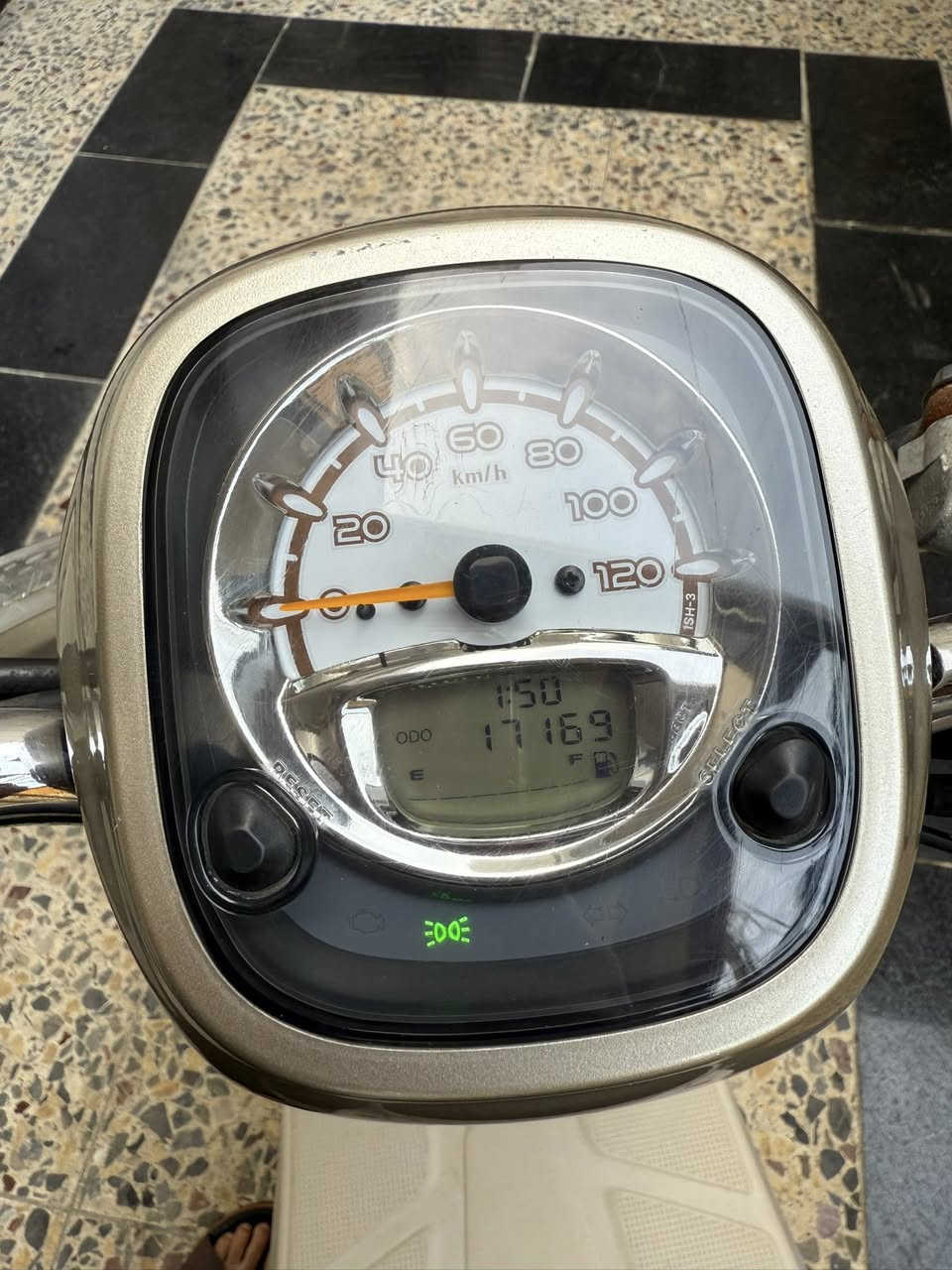 بوليس 2017
دراجه بطن عسلي 

مكينه 115 مكفوله عام 

ماشيه 17 الف 

دراجه جديده كلش 

تايرات ابلاديه 

مكفوله من كلشي

السعر 1450 

للاستفسار *********** 

مكاني بغداد البنوك
