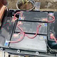 بطاريات لون زيتوني علفحص يقرا 10////07821837943/////سعر 160