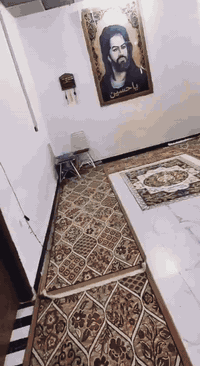 سلام عليكم بيت مساحته 170 متر
غرفتين وصاله
صحيات داخلي وخارجي..
مطبخ حار وبارد
واستقبال..... العنوان شارع الحولي و قرب التربيه الجديده و جامعه العين الجديدة 
*********** استفسار على الرقم فقط
