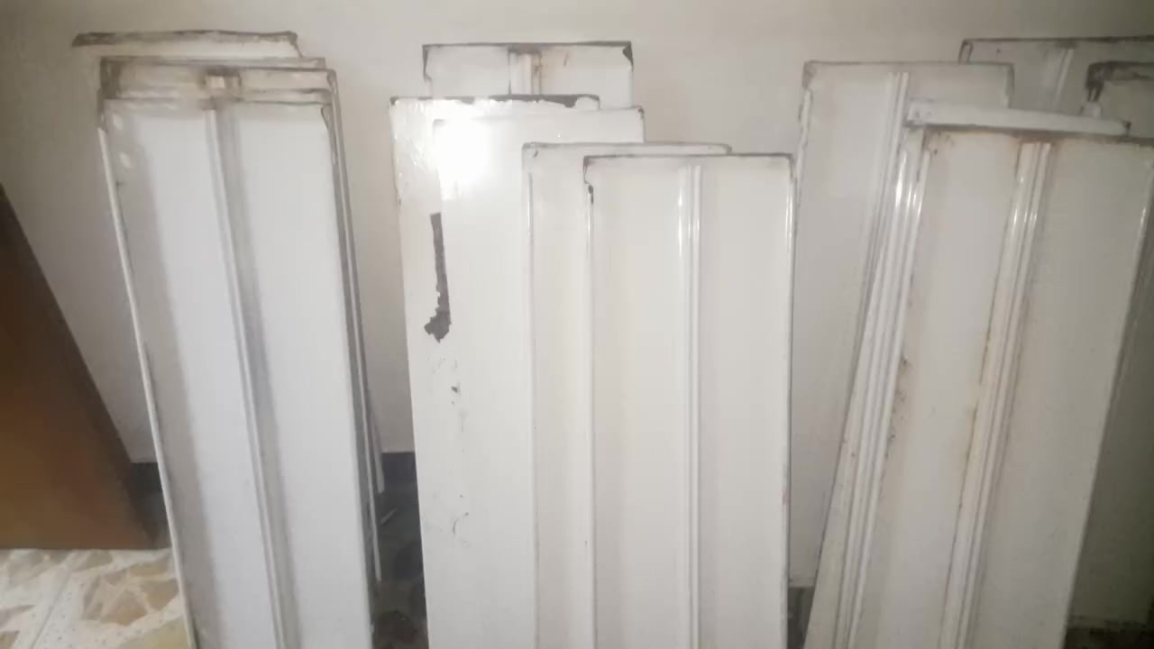 سلام عليكم عندي رفوف مستعملات كاملات 30 رف مكاني بغداد *********** متواجد وتساب فقط قيم وخذ
