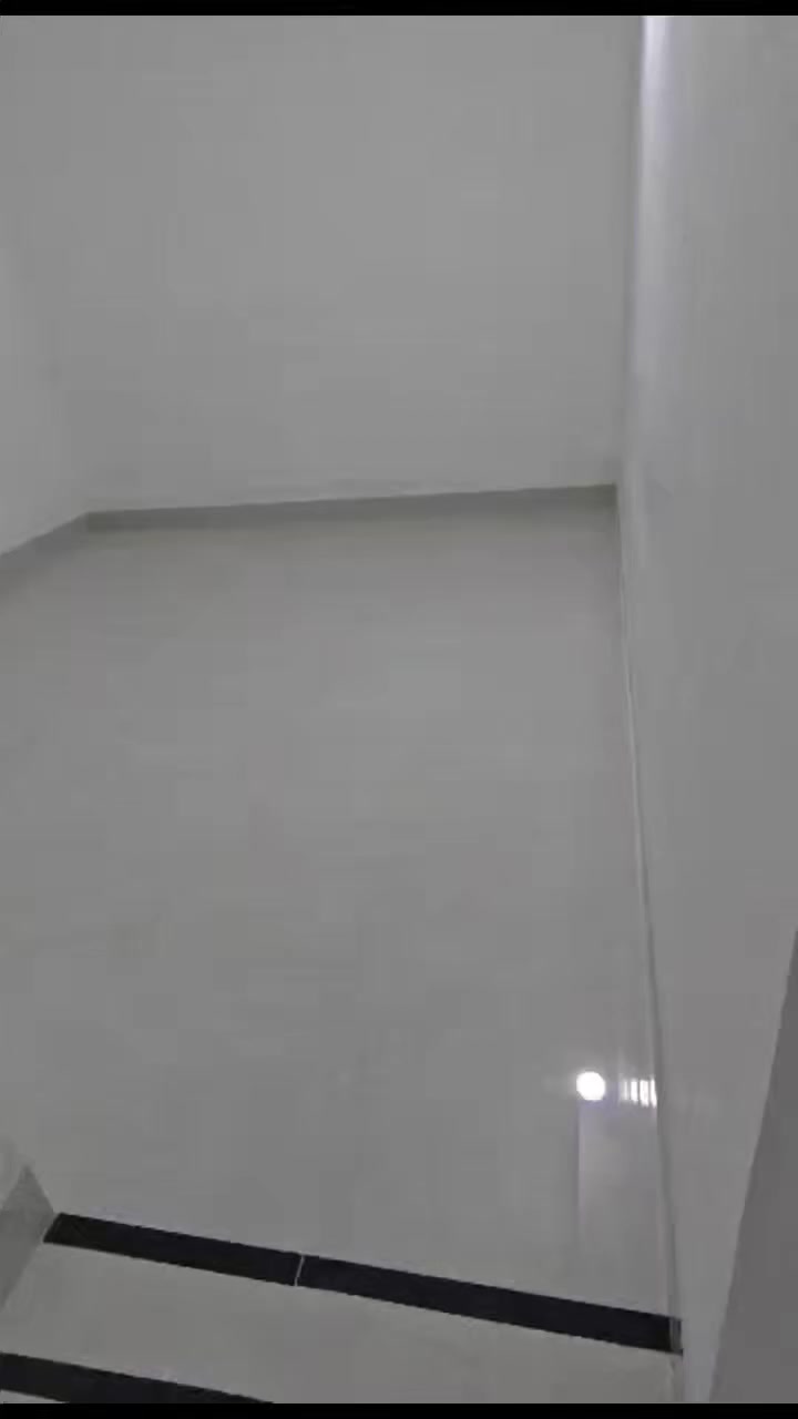 سلام عليكم   شغل  مرتب  واحد على واحد    ارضيه متر  ٦  الف   وجدار المتر  ٧ ونص  ***********
