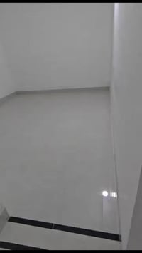 شغل  مرتب  واحد على واحد    ارضيه متر  ٦  الف   وجدار المتر  ٧ ونص  ٠٧...