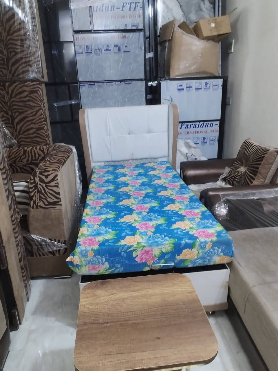 متوفر جميع اللاثاث المنزلي الجديد والمستخدم في مجمع أم البنين ع للاثاث المستخدم وجديد العنوان واسط نعمانيه شارع جعفر الطيار مقابل معرض أبو نور للسيراميك اي استفسار مراسلة الصفحة او الاتصال على الرقم *********** /***********
