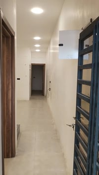 مشتمل طابقين • بناء حديث • قرب شارع الكفاح