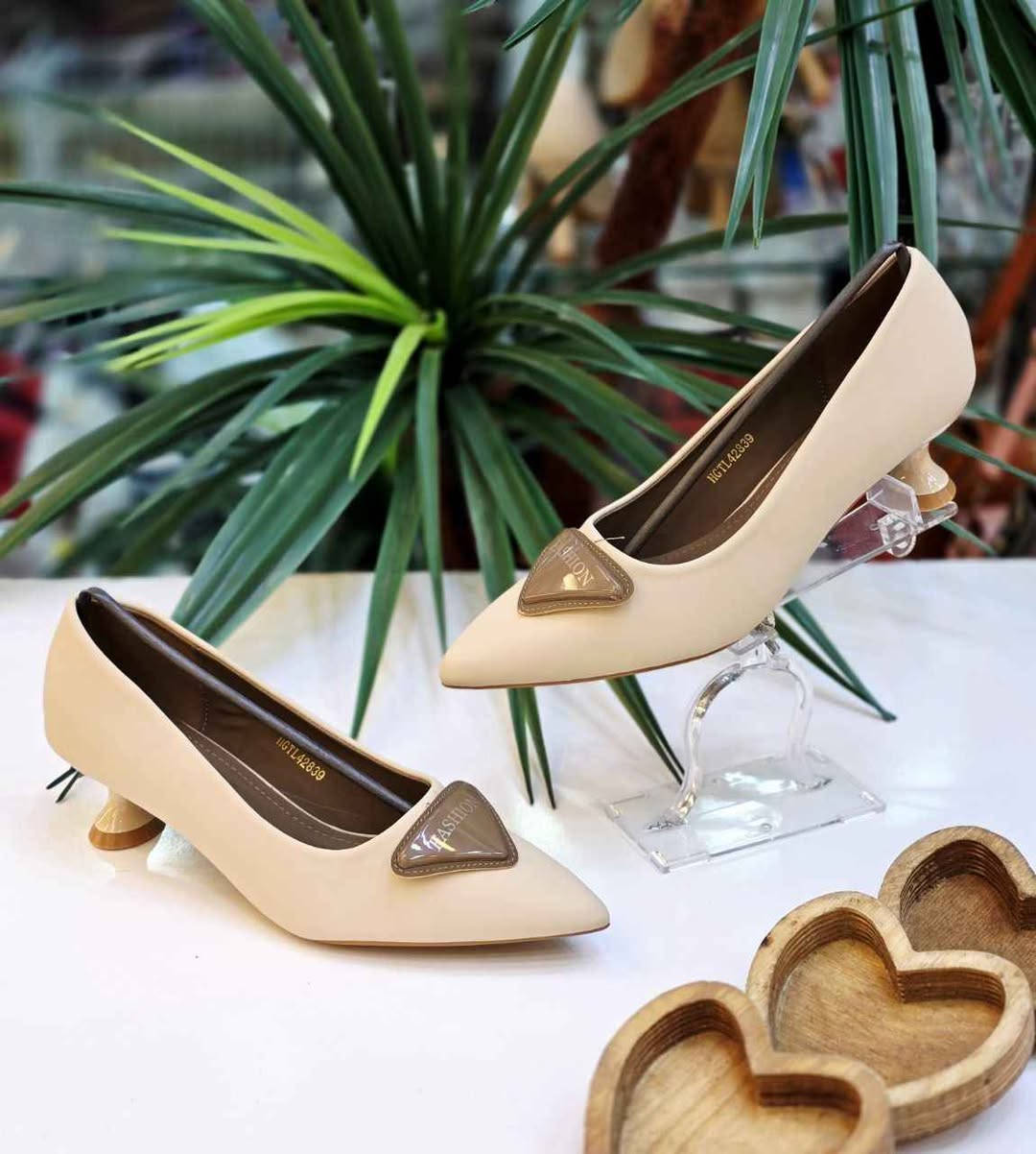 كعب ارتفاع 3 سم

37-38-39-40-41 بغداد, العراق


**إذا كنت صاحب هذا الإعلان وتريد حذفه لأي سبب، رجاءا أرسل رسالة إلى الدعم الفني**