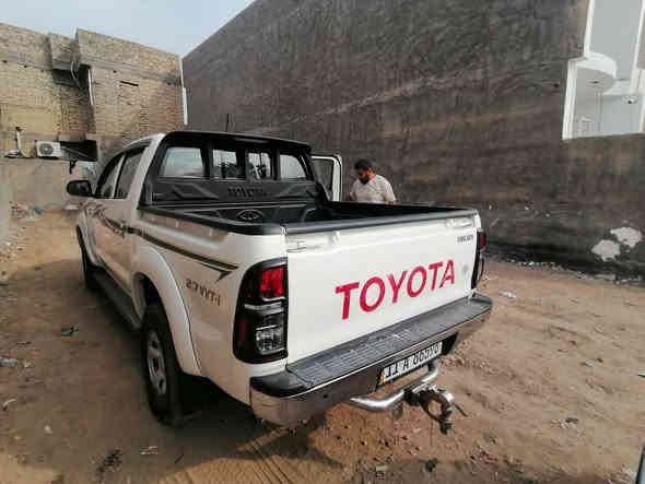 تويوتا هيلوكس فور ويل موديل ١٤ بغداد اوتماتيك مكفولة من الصبغ بيهة بارد تحت البك لايت الخلفي السعر ٢٣٥ وبيهة مجال مكان السيارة بغداد الغزالية رقم صاحب السيارة ***********
