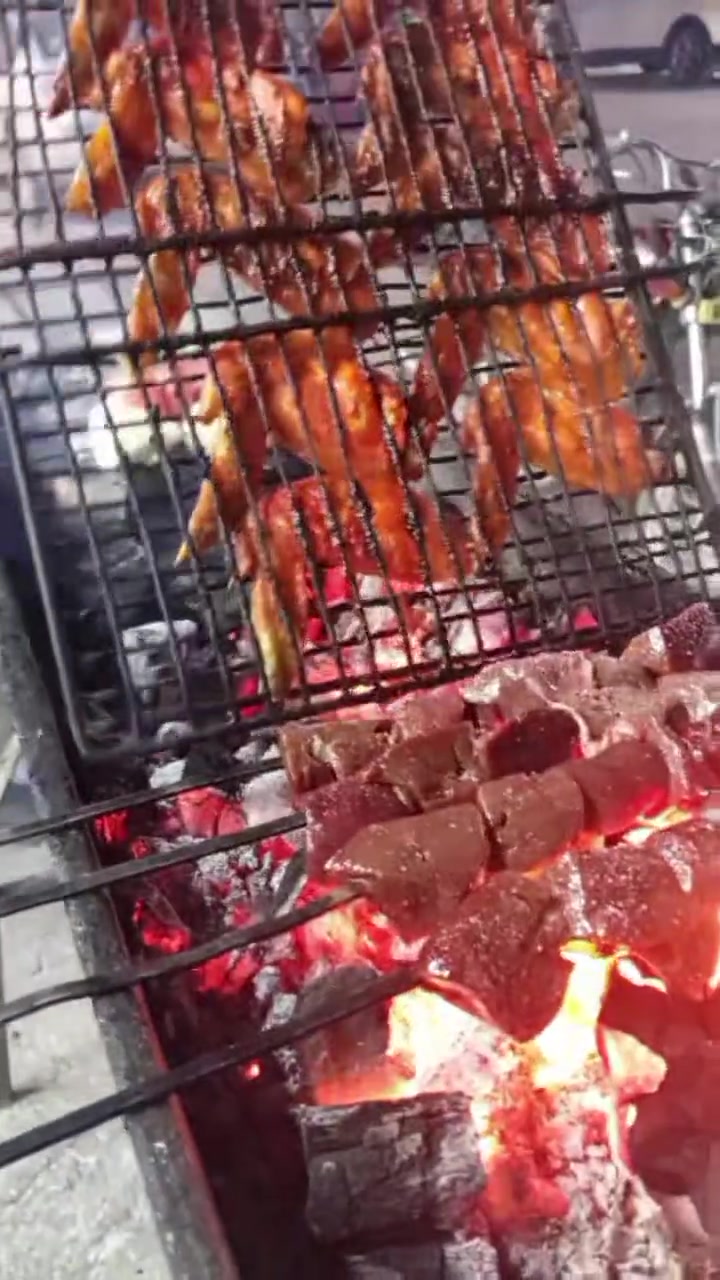 السلام عليكم تحية طيبة لجميع زبائننا الگرام❤️
#مطعم_مشويات 👨‍🍳🥓🥓

متواجدين طيلة أيام الأسبوع ❤️

. اجنحه نفر 6الف 😍***********
