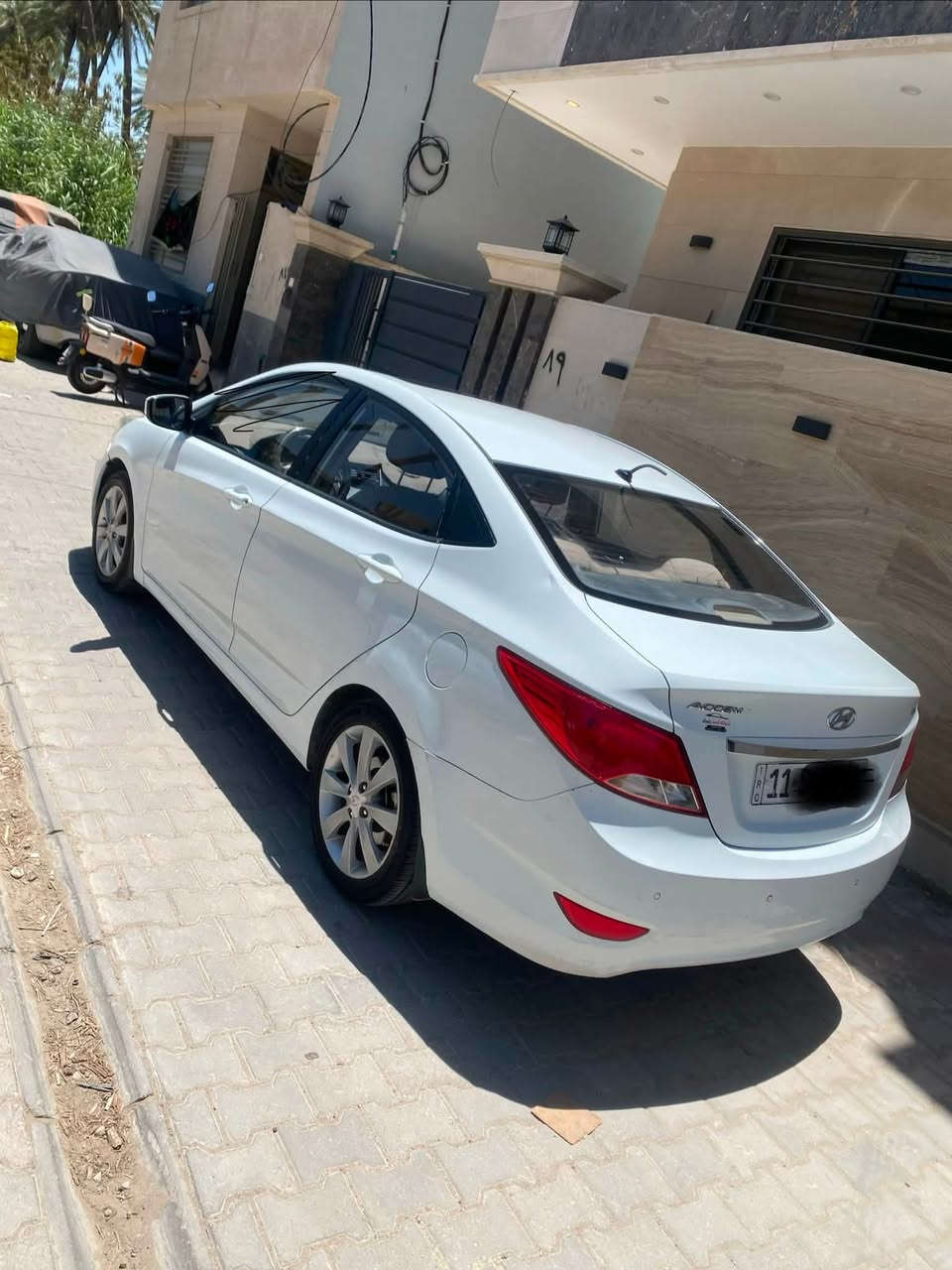 السلام عليكم للبيع هونداي اكسنت ٢٠١٦ خليجي فول موصفات فتحه حساس خلفي 
محرك ١٦٠٠ رقم بغداد انكليزي بسمي تحويل ثاني يوم سياره جديده مال بيت اي نقص مابيه كير محرك صدر تبريد ثلج 
مكفوله من الضربه بيه بس ربع الباب الخلفي صبغ وبارد موضع بلسونار 
مكاني بغداد كريعات سعر١٠٥ 
الشراي يتصل مكلف بلنشر 
***********
