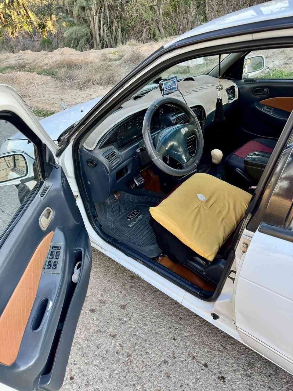 السلام عليكم
كيا سيفيا موديل ٩٤ بسمي رقم بغداد انكليزي سنوية للـ٢٦ شهر الرابع تحويل مباشر. محرك مفتوح بدون تنقيص كير ومحرك خير من الله بدون حادث بدون صبغ سيارة بلادية الكهربائيات كله شغاله جام ٤ شغال
شرط تبريد ثلج فقط كمبروسر عاطل
ارضيه جلد حدادية جديد تخم تاير جديد
السيارة جاهزة مال جناي  السعر  ٣٨ وبيه مجال
مكاني ناحية كنعان 
للاستفسار ***********١
