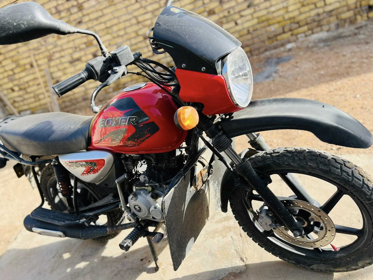 سلام عليكم دراجه بوكسر 2020 مامرقمه دراجه بدون نقص فقط باتري  ضعيف يرادله شحن نضافه فول أوراق أصوليا ايــيً استفسار رقم *********** مكان حله ابي غرق عمود 165
