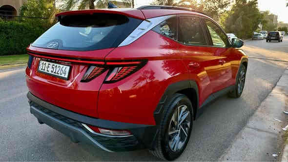 السلام عليكم 
هونداي توسان موديل 2023 خليجي 
ضمان شركة الت ساك ضمان خمس سنوات او 100000كيلو متر رقم بغداد
كفالة عامة من كل شي حتى الدهن والفلاتر من الشركة
ماشية 35 كيلو
محرك 4 سلندر سعة 2000cc دوش كير اي تي
سقف بانوراما
مقاعد جلد كهرباء
شاشه كبيرة
ويل كب 18 انج
بصمة تشغيل وبصمة ابواب
بردات جانبية
تحكم استيرن جهتين
تبريد قطعتين
تشغيل عن بعد
لد نهاري كشافات زينون
السيارة فول مواصفات اعلى شي بالتوسان

السعر : 223 ورقة
مكاني : بغداد - حي الجامعة
للاتصال : *********** بغداد
