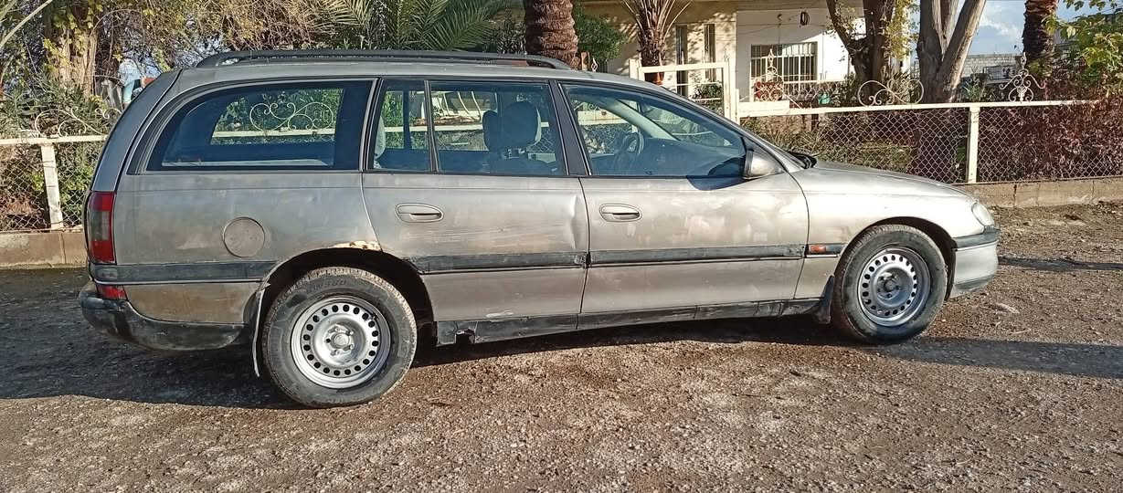 من رخصة الادمن 
اوبل اوميكا بزون 1996 المحرك بي صرف قليل الكير شرط والتايرات كلها جديد الطخم شرط قفل مركزي ريموت لايت زنون الداخل مدوشمة جديد رقم الماني مسطرة نينوى لي 2029 الشرعي موجود المكان الموصل السعر 30 بي مجال ***********
***********
