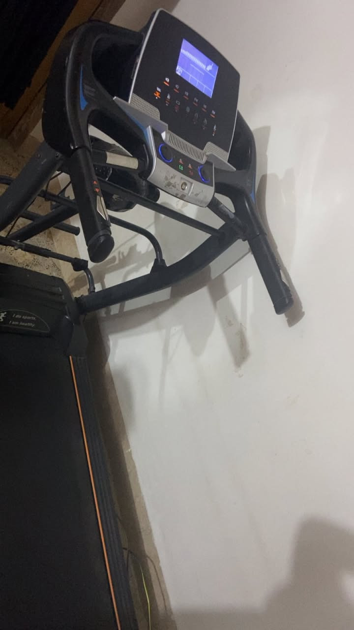 جهاز جري. نظيف وجبير وكلشي موجود بي. بي. مروحه وبي سماعه وبي راديو وجبلي. وبي مال رام يحسب السعرات الحراريه الي تفقديها ويشوف نبظات القلب وبي رجاج هم يشتغل فقط حزامه مموجود تكدرين تجيبين اي حزام ودرجاته لفوك ال١٠٠ وتكدرين ترفعي. لفوك حتى تنضفين جواه جهاز متكامل. ومرغوب. السعر ٣٠٠ السبب مدافرغ اله لان عندي جهال مكاني. نجف


**إذا كنت صاحب هذا الإعلان وتريد حذفه لأي سبب، رجاءا أرسل رسالة إلى الدعم الفني**