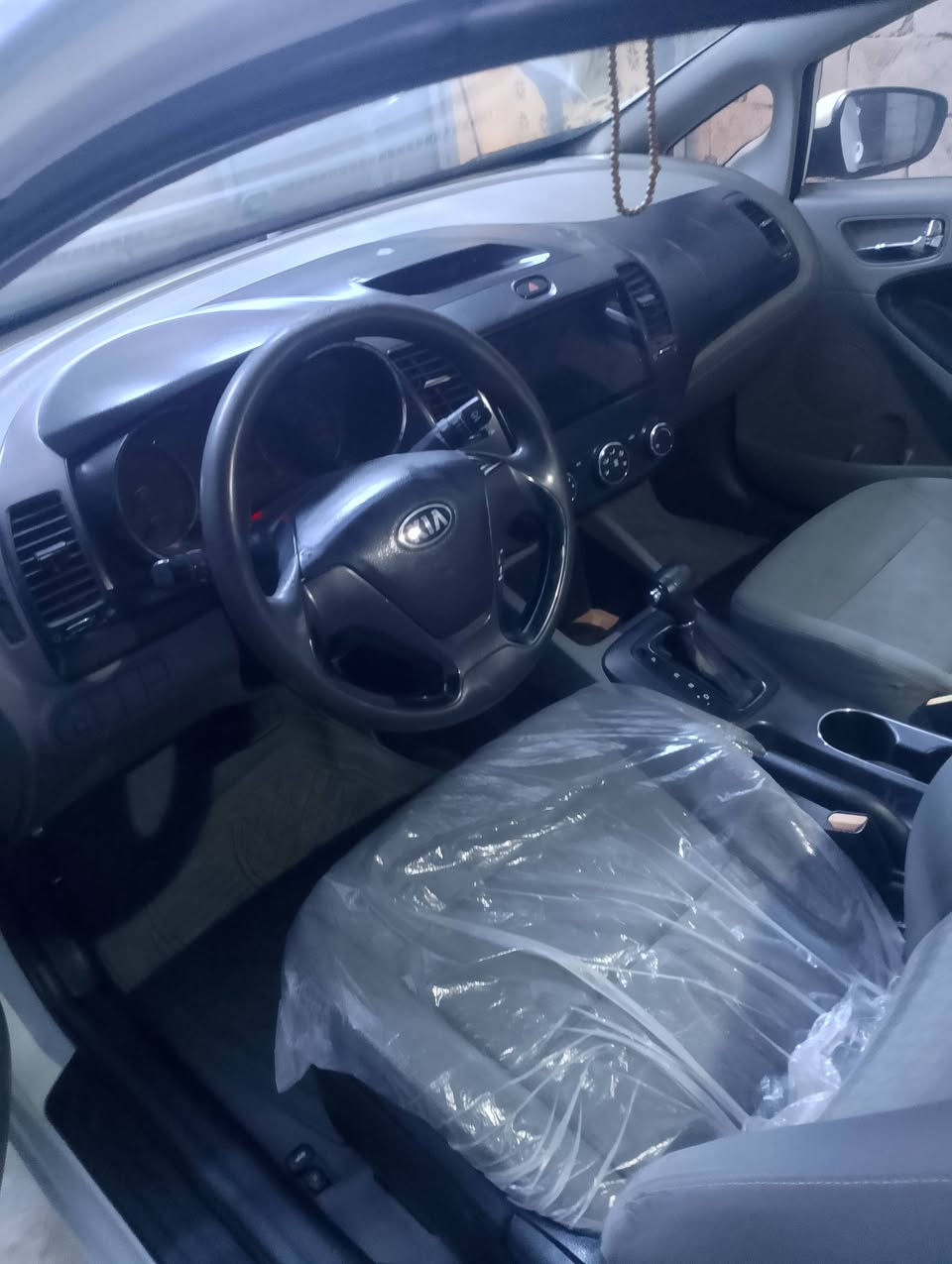 السلام عليكم كيا سيراتو 2014 خليجيه للبيع او مراوس بتاكسي حسب القناعه مكان السياره ناصريه الغرف ***********
