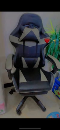 كرسي قيمنق • ميز قيمنق • نظيف