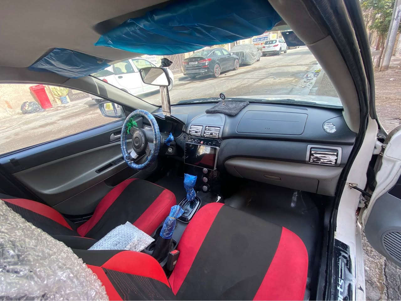 السلام عليكم 
بروتون ياباني 
حجم محرك 1600
موديل 2011
ماشيه 140 
كاتبه جلد 
كامره خلفيه 
شاشه أندرويد 
كير ومحرك شرط كفاله لاتنقيص ولاتبخير 
سياره نظيفه بمعنا الكلمه
صدر الأمامي نص عمر 
صبغ احزام بدون قماره 
بيها طختين جاملغ الأمامي +دوسه بلاستك مكسوره 
رقم نكليزي جديد هزه جديده بأسمي سياره تحويل مباشر 
رقم بغداد 

نواقص ❌
كمبريسر تبريد عاطل فقط كمبريسر ❌
يحتاجلها دوس بلاستك مثل ما مأشر عليها ❌
مشط سترين بي نضوح يتبدل او يجفت نفسه ❌
السعر 53
 وبيها مجال بسيط 
عنوان بغداد حي العامل شارع بانزين خانه مجاور مول الحياة 
هاتف *********** بغداد, العراق
