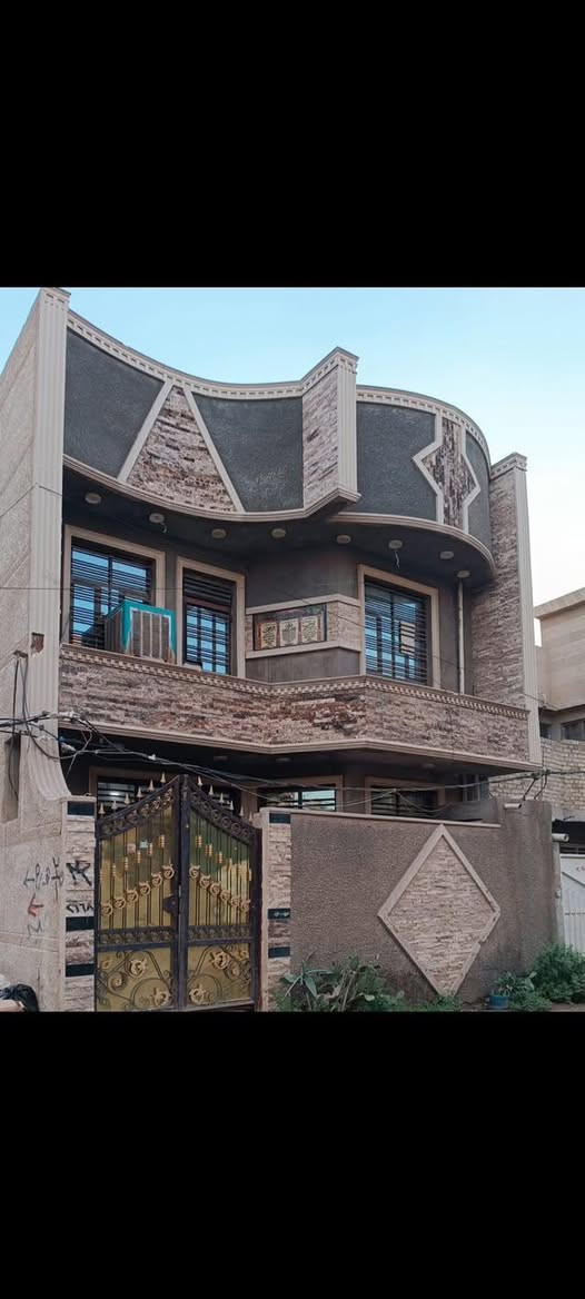 السلام عليكم بيت للبيع 85 ركن اربع غرف نوم وصاله ومدخلين مطبغ معزول وصحيات خارجيه وداخليه 
العنوان الطي نزال سليم ركن علشارع قريب علشارع العام 
***********
