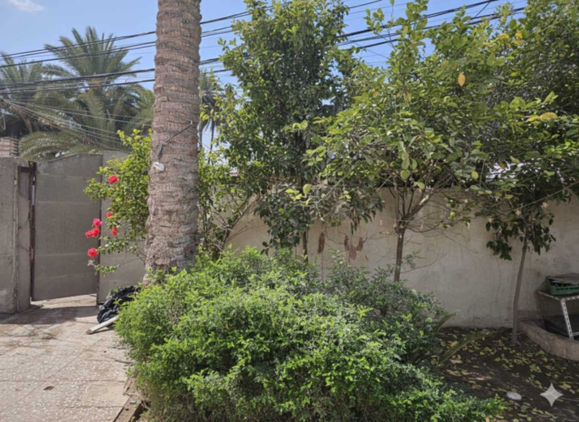 سلام عليكم
دار للايجار مساحه ١٣٠ متر
طابق ونص غرفتين واسعات وصاله ومطبخ وصحيات عدد ٢ 
نزال الصادق الامين قريب الشارع العام 
***********
