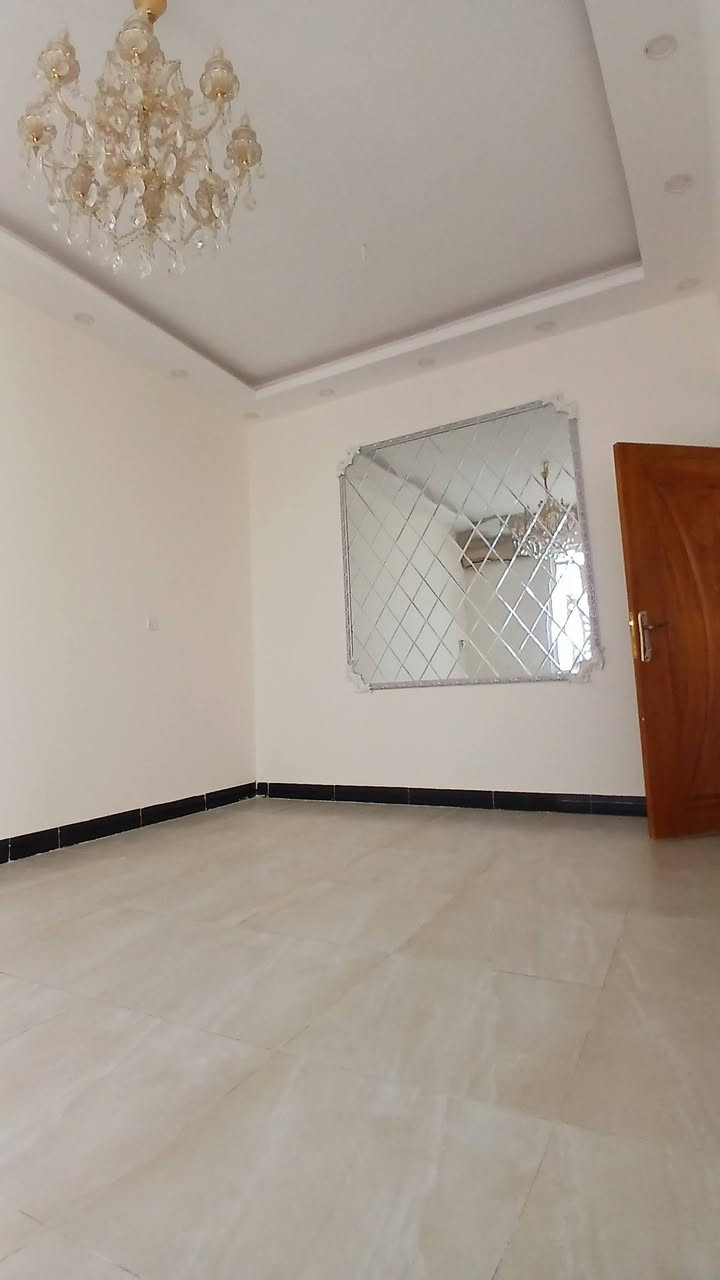 على بركه الله بيت للبيع دوانم المعمل مساحه ١١٨ متر طابقين يتكون ٢غرف نوم البيت مربع شارع تبليط قرب جامع عباد الله للاستفسار اكثر اتصل على *********** او مراجعة مكتب زمزم
