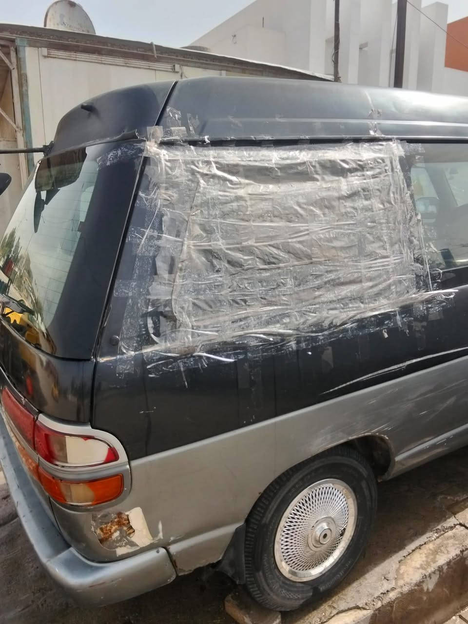 بسبب الوعود الكاذبه اعاده نشر
سياره فارة موديل ٩٣ كير محرك ففتي وخير من الله مكفوله من كلشي سنويه باسمي نافذه لغايه ٢٨ رقم حمل واسط فقط جامه الخلفيه مسكوره السعر٢٥ وبيهه مجال للشراي متواجد ع ماسنجر وهذا رقمي مفتوح وبي واتساب 
***********العنوان بغداد الحسينيه
