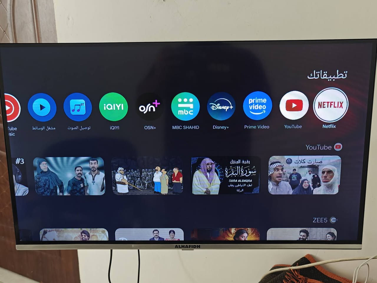 شاشة الحافظ حجم 32 الفئة H4 مع ستان تثبيت متحرك
LED HD TV
HDR10
نظام التشغيل Google TV الرسمي والمرخص من جوجل
تقنية Dolby Audio – لأعلى معايير الصوت
آلاف التطبيقات 
انعكاس الموبايل على الشاشة، تطبيق Chromecast المدمج في الجهاز
مساعد جوجل الصوتي
متجر جوجل بلي لتحميل التطبيقات 
واي فاي 2.4G/5G
تصميم أنيق ونحيف بدون إطار
الشاشة جديدة استعملته ايام قليلة كلش 
العنوان الشعلة شارع الغربي قرب سكلة حيدر التميمي 
الرقم *********** 
السعر 145 مع الاستان
