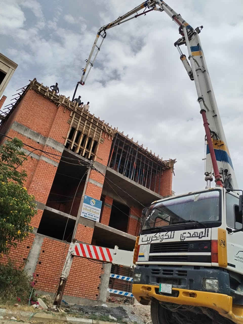 أحد أعمالنا طابق ثالث مركز الناصريه اشراف مهندس أسامه وتنفيذ علي النجار وكادره المختص لنجاره والتسليح والصب ها ***********
