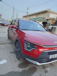 كيا نيرو موديل 2023 احمر  مواصفات فول عده فتحه ماشيه 30 الف  مصبوغ بني...