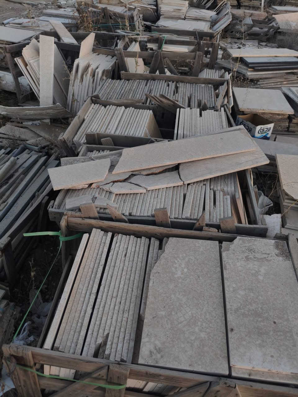 فضلات مرمر 60 ×60 + 30 ×60 + بايات  بسعر  مقارب للبلاش مناسب جدا  
الي يخدمنه يجي عليهن باجر 
*********** واتساب فقط
